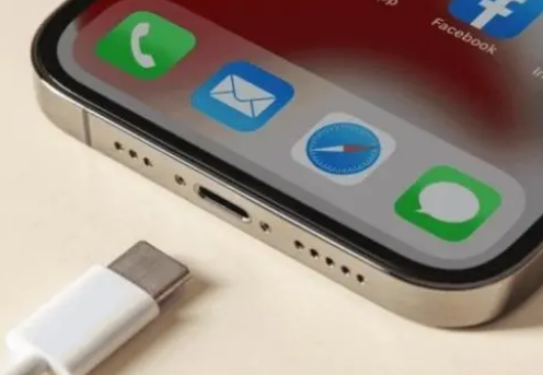 西乡塘苹果15维修分享iPhone15改USB-C接口后能和安卓用户互借充电器吗 